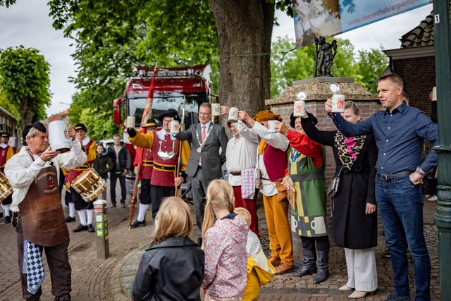 Bierpomp Feest 2 - heffen van de bierpul