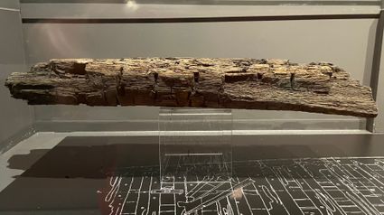 Een van de weinige overblijfselen van het Romeinse schip uit Druten, tentoongesteld in Museum Tweestromenland.