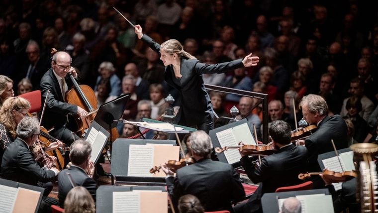 Slotconcert: Karina Canellakis dirigeert Mahler 2