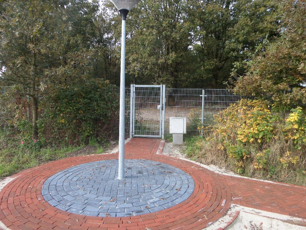 poortje naar de visvijver