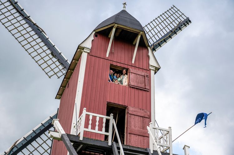 Molen Zeldenrust in Geffen met gezin erin