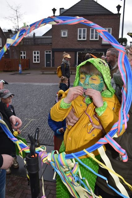 kind in carnavalskledij