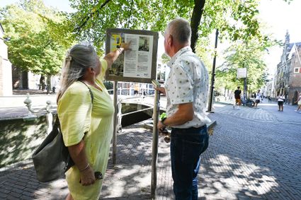 Ouder stel bij Vermeer Kubus