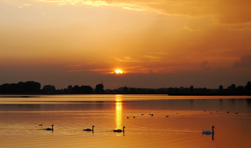 Stootersplas in Het Twiske met ondergaande zon.