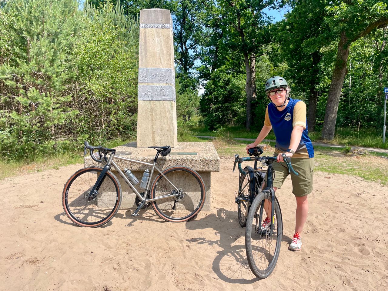 Imke bij het fietsmonument Utrecht Met Omstreken