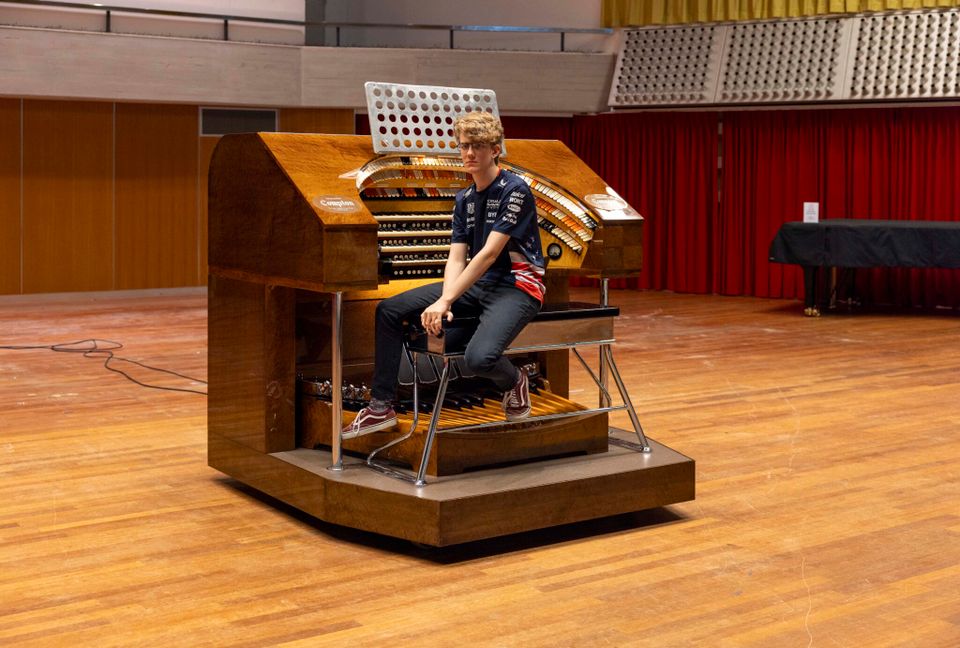 Jack Morton bij het Pierre Palla Concertorgel