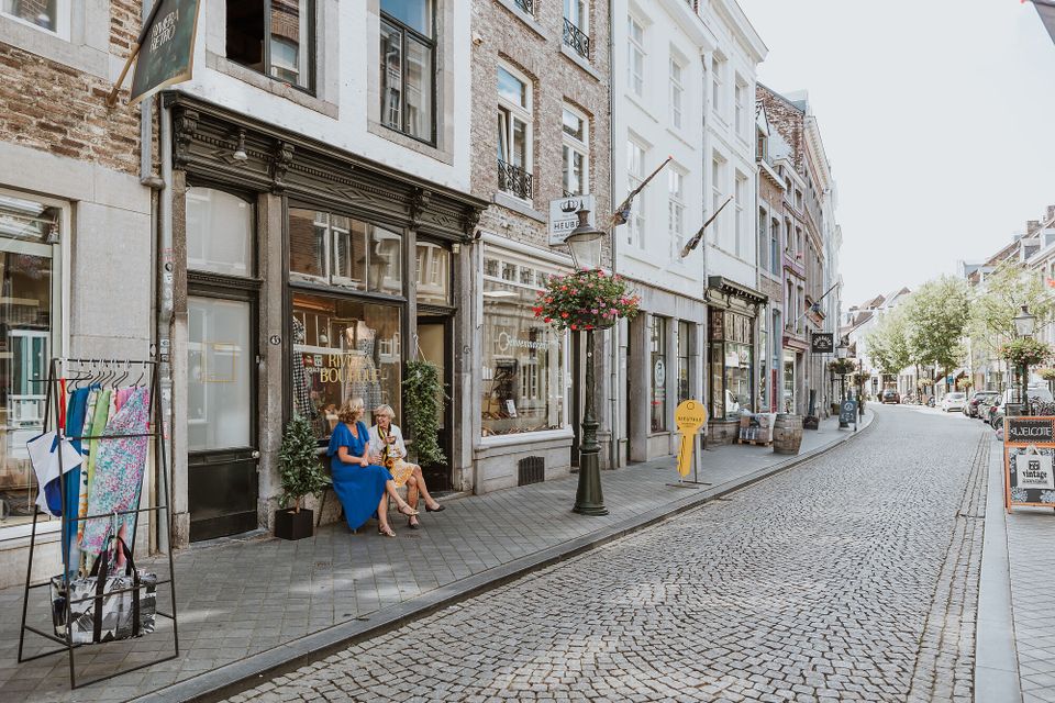 Rechtstraat Wyck Maastricht straat etalage Riviera Retro