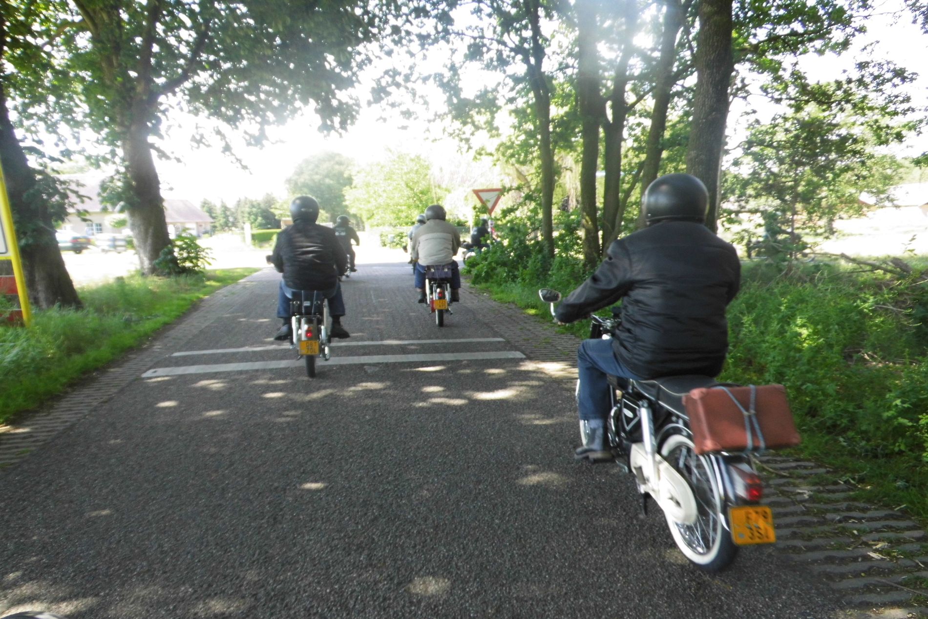 Oldtimer Peelrit Griendtsveen op brommers