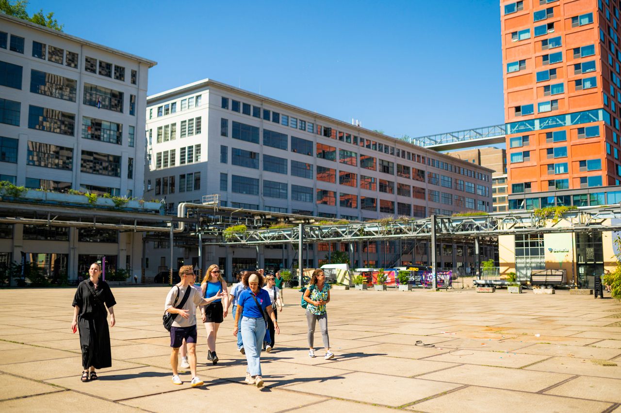 Strijp-S wandeling op inschrijving