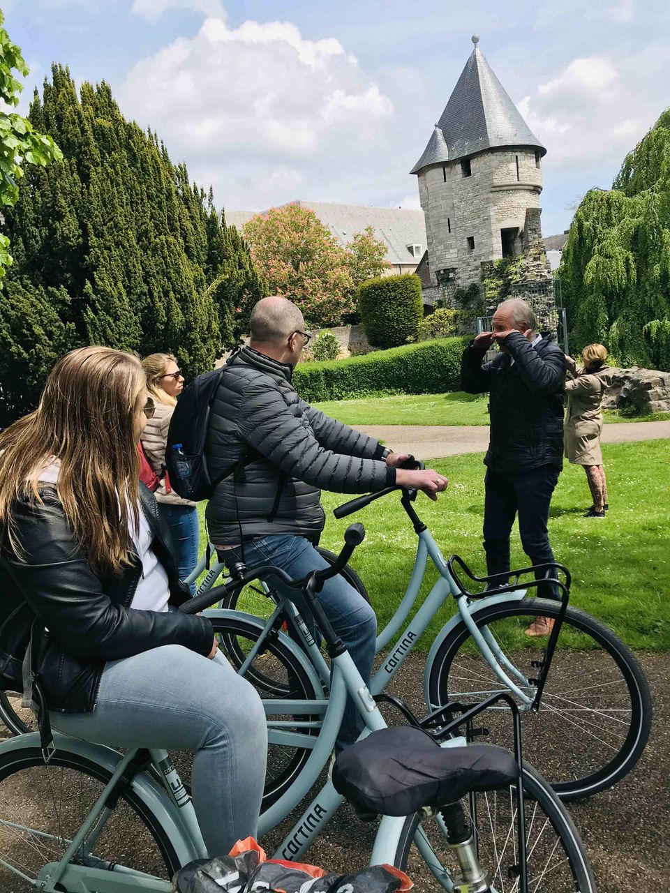 Baja Bike Maastricht groep met gids stadspark Maastricht