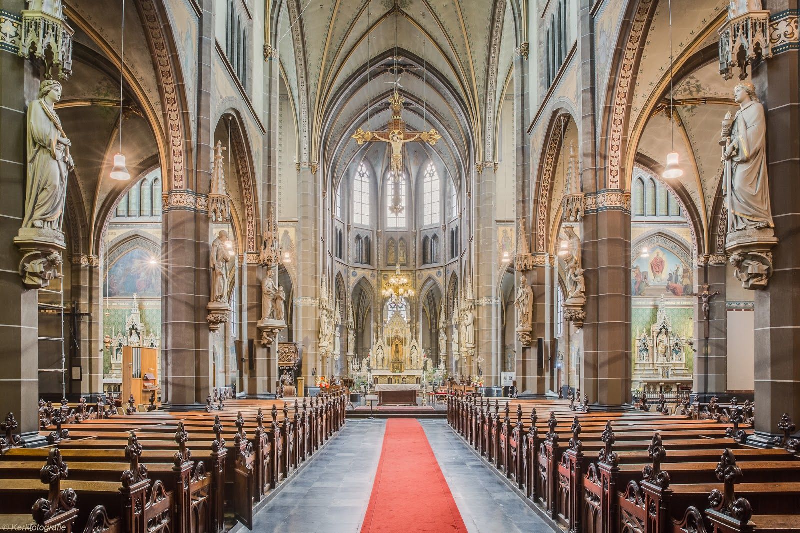 Interieur Lambertuskerk Helmond