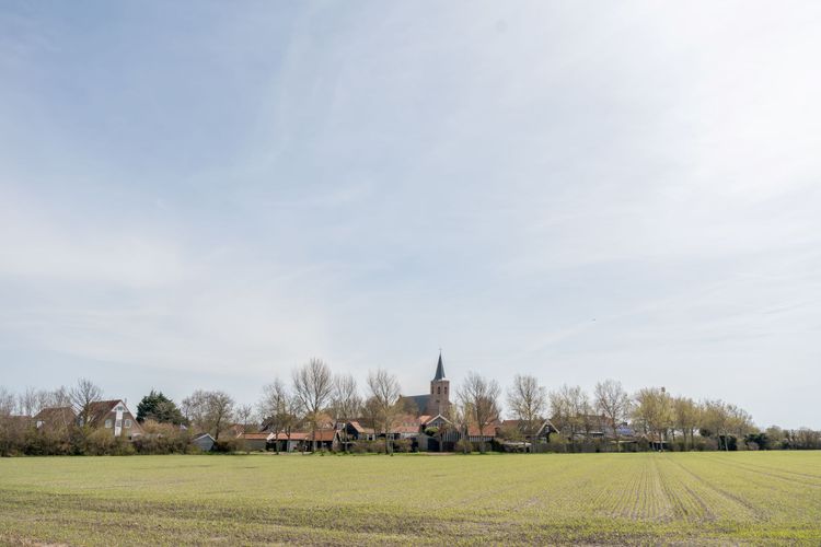 Op-Schouwen-Duiveland-Serooskerke-Zij-Aanzicht