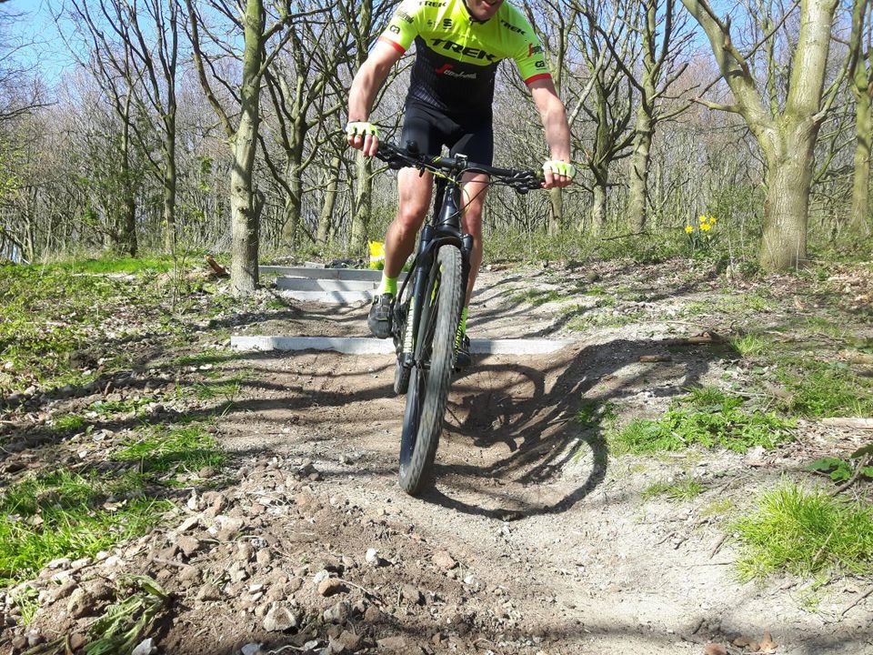 Mountainbiken in het Buytenpark.
