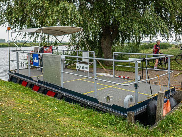Het pontje in de thuishaven in Vegelinsoord