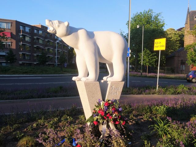 de Polar Bear op de Emmastraat