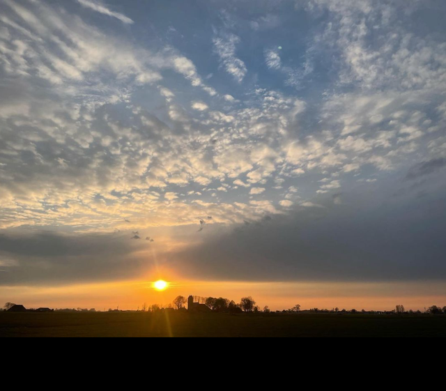 Zonsondergang slachtedyk Lytsewierrum