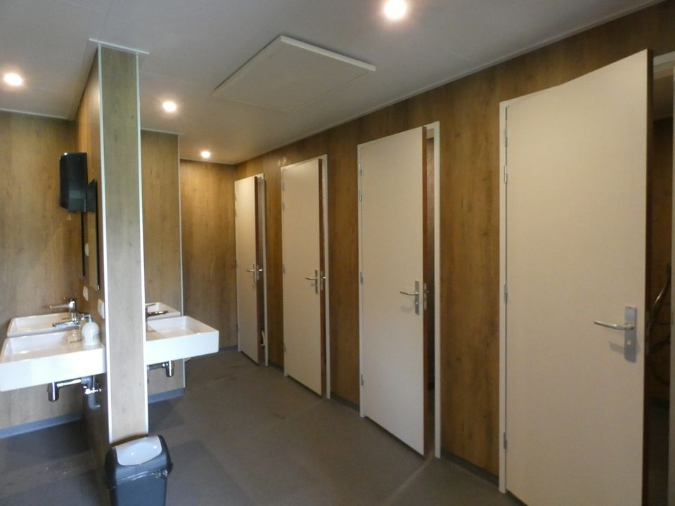 Toiletgebouw bij camping Dennenburg Lage Mierde