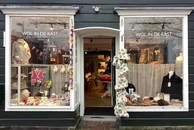 De gevel van winkel: Wol in de kast