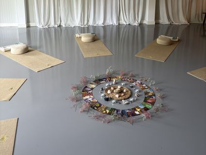 Ceremonie cirkel in yogazaal