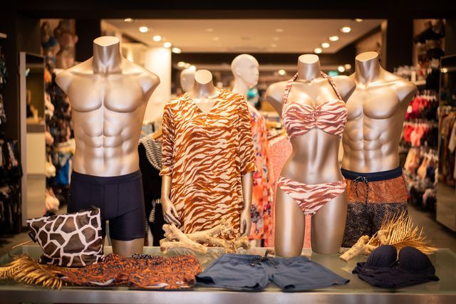 Paspoppen met badkleding van M&N Bodyfashion