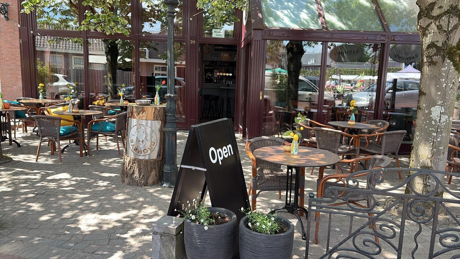 Terras van Bar Barmond in Lage Mierde