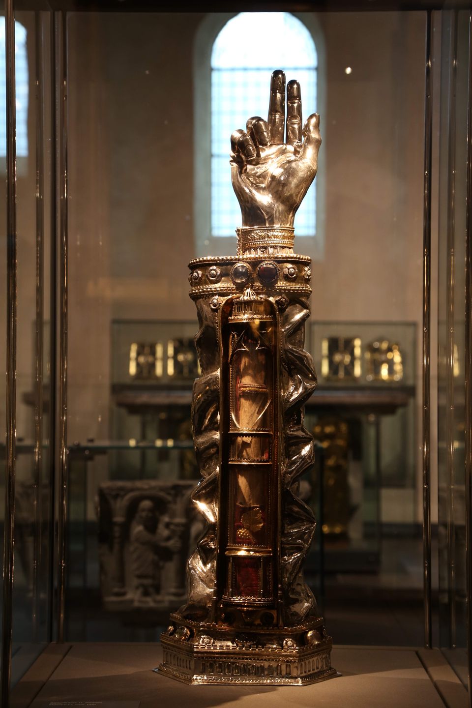 Schatkamer Sint Servaas basiliek Maastricht relikwie hand