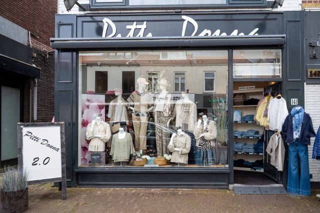 Pitti Donna buitenzijde winkel met etalage