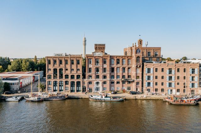 Java pakhuis (rechts)