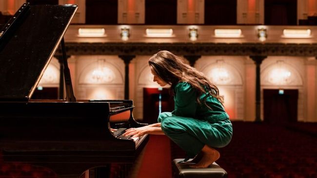 Iris Hond & Kamerata Zuid Spelen Einaudi