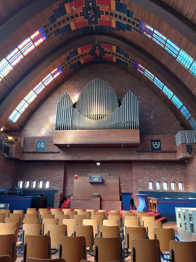 Eerste afbeelding is poster voor het concert van 30 mei met daarop aankondiging film en foto's van de organist en het Pels orgel
Tweede afbeelding is afbeelding van het orgel