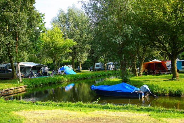 Camping het Rietveen aan het water in Landsmeer