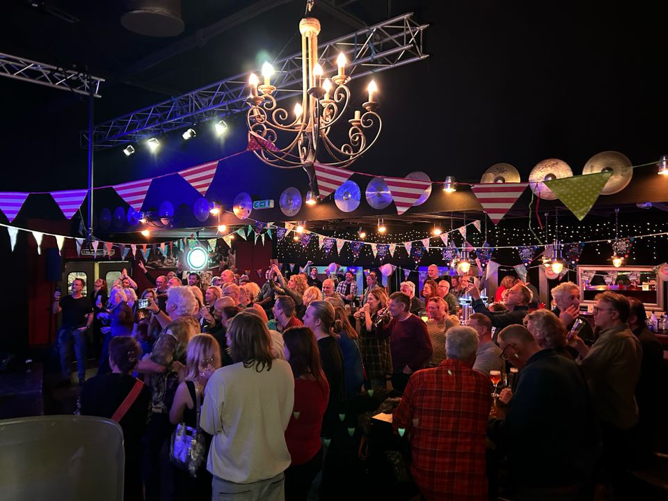 een volle zaal in muziekcentrum The box