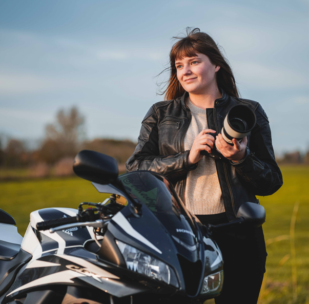 Huisfotograaf van RBT De Langstraat en enthousiast motorrijder: Jane Duursma