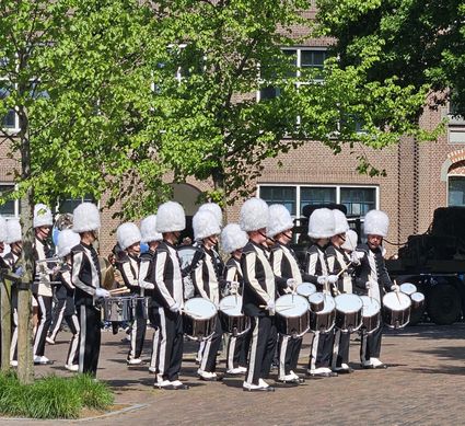 Streetparade Sneek in kader Sneek 500 jaar koopstad