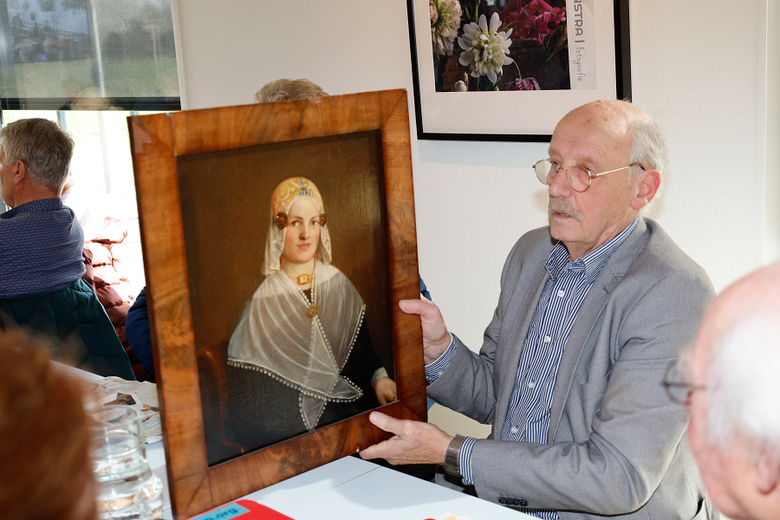 Archeoloog Evert Kramer bij de Archeologiedag in maart 2024.