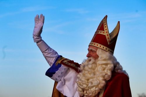 Sinterklaas in Purmerend die zwaait