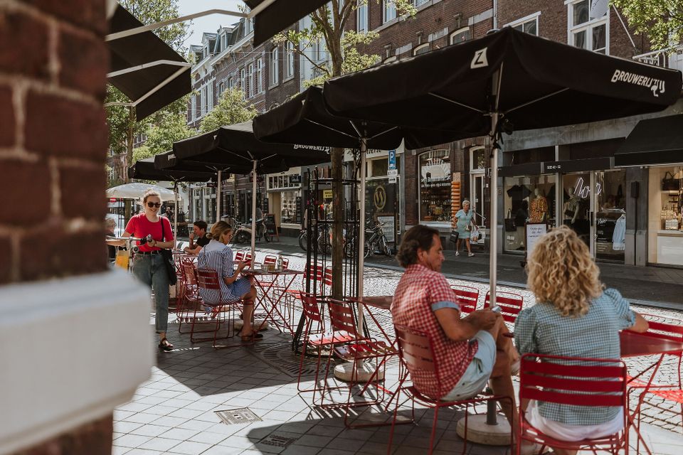 Cafe Zondag Wyck Maastricht people on terrace