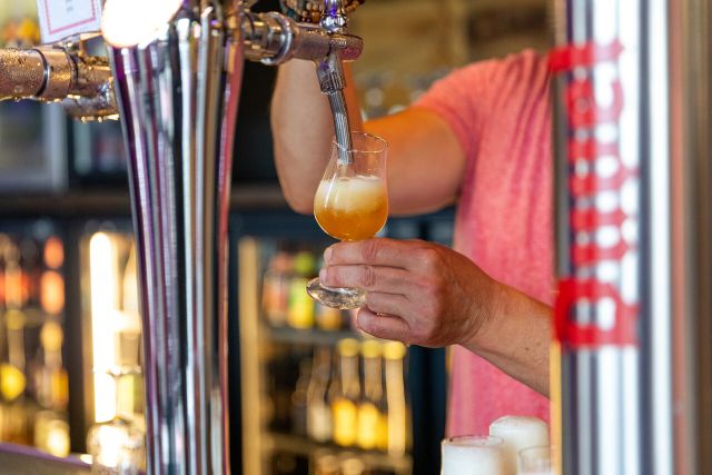 Biertje tappen bij Bossche Brouwers Tramkade 's-Hertogenbosch