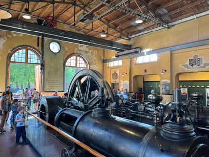 imposante Stoommachine in het Ketelhuis op het terrein van de Leerfabriek KVL