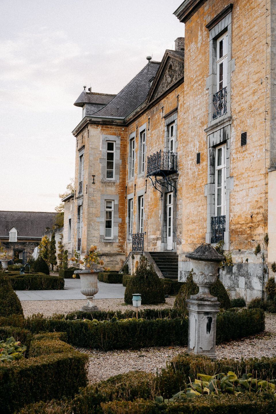 Chateau Neercanne buitenkant struiken