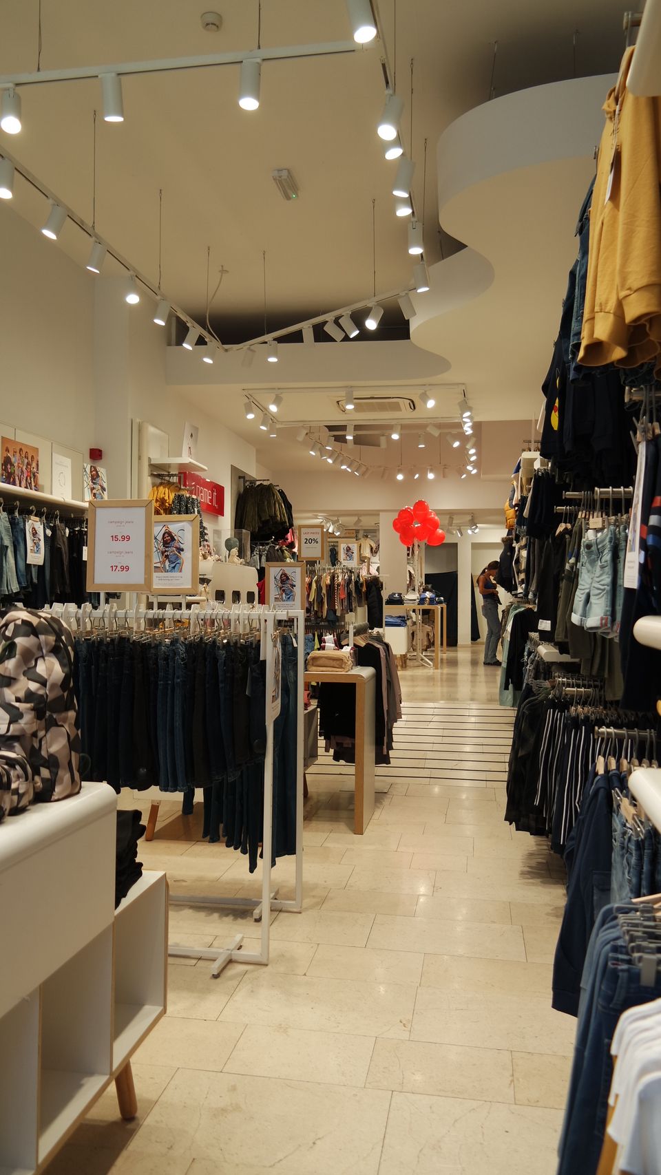 Name It winkel Maastricht binnen kleding