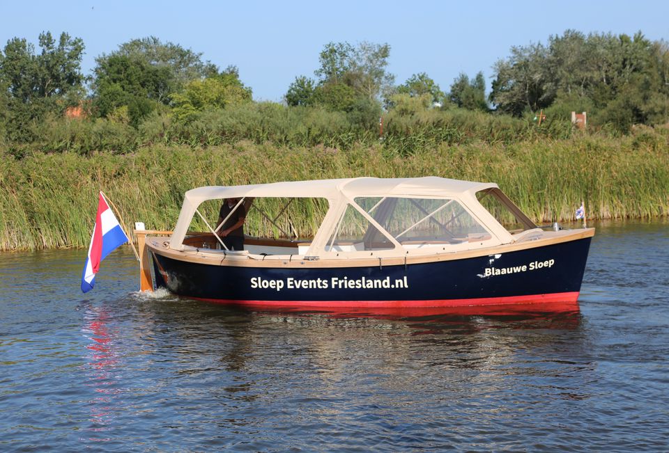 Blaauwe Sloep van Sloep Events Friesland