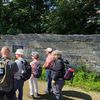 Wandelaars Le Roy-route in Le Roy-tuin Heerenveen