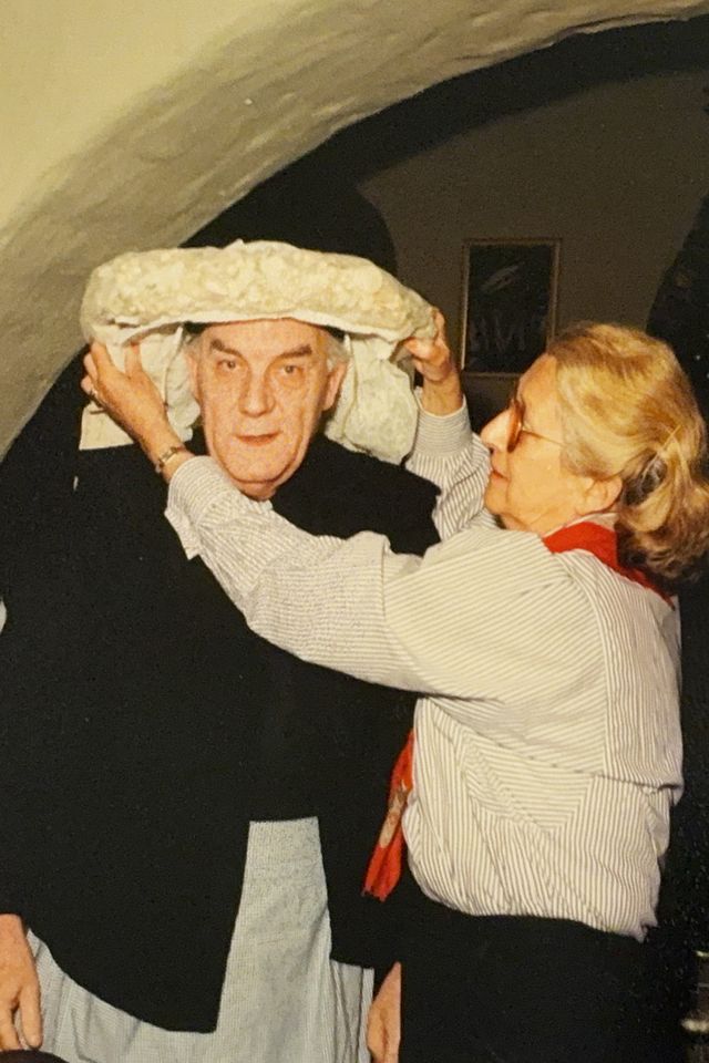 Wim Kersten voor de laatste keer als Hendrien tijdens zijn afscheidsreceptie in 1991. 