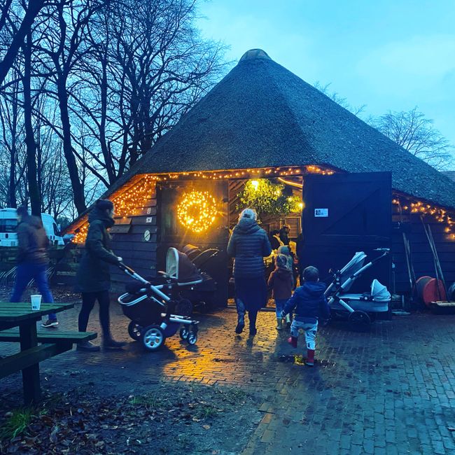 Sfeer bij de Schaapskooi kooi met lichtjes