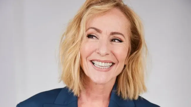 Angela Groothuizen