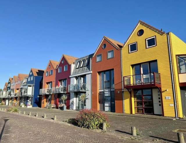 Gekleurde huizen in Stavoren
