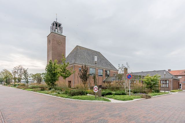 Op-Schouwen-Duiveland-Kerk-In-Scharendijke