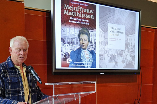 Gert Elzinga bij de opening van de tentoonstelling