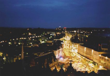 Beschrijving	32e Vierdaagsefeesten. Gezicht op de verlichte binnenstad gezien vanaf de St. Stevenskerktoren.
Datering	14/7/2001-20/7/2001